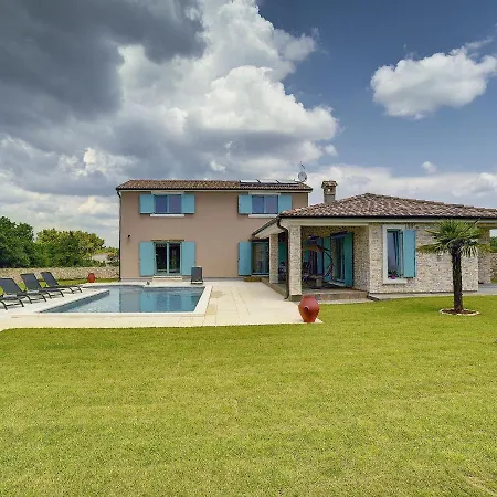 Villa Lovely With Private Pool *