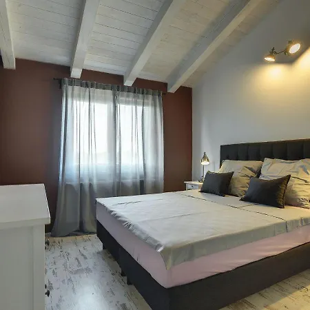 Lovely With Private Pool * Jursici