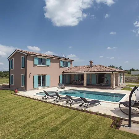 Lovely With Private Pool